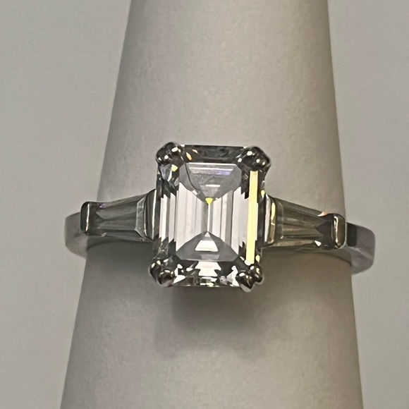 Classic Emerald Cut CZ with Baguettes Sterling Silver 925 Ring Size 7 - Picture 3 of 5